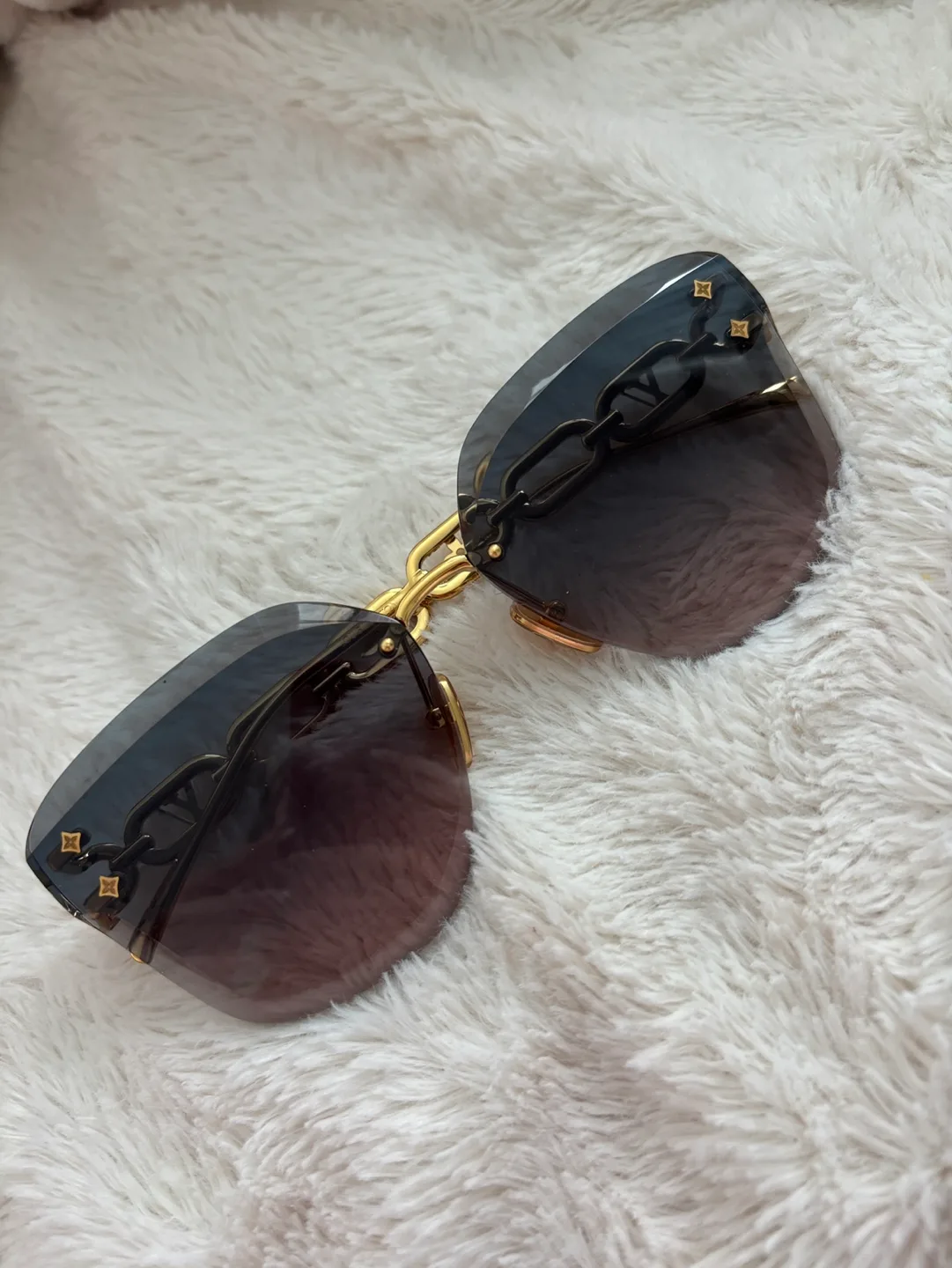 Louis Vuitton Cat Eye Jewel Sunglasses image indicator(9)