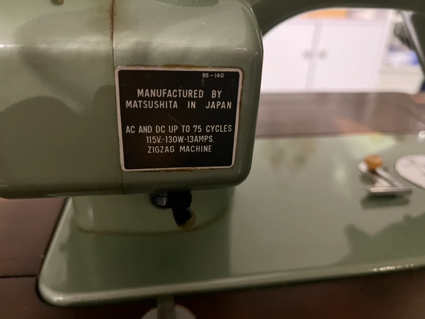 Vintage Sewing Machine with Desk image indicator(5)