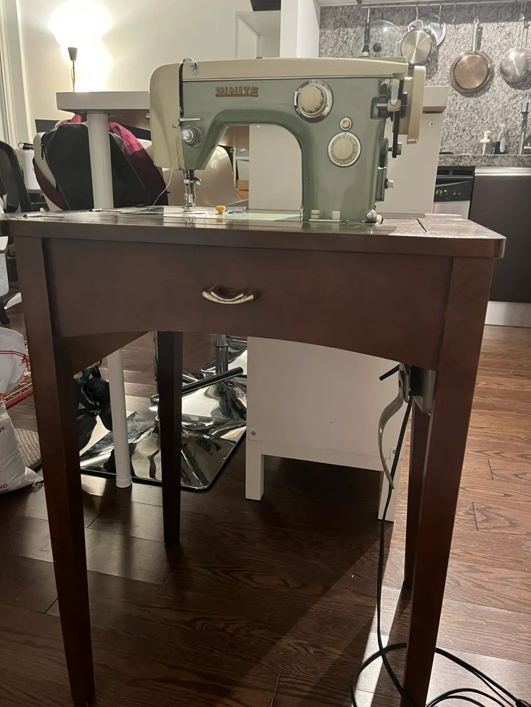 Vintage Sewing Machine with Desk image indicator(3)