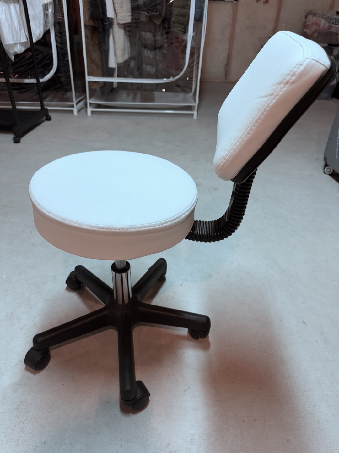 White rolling salon stool - photo 2