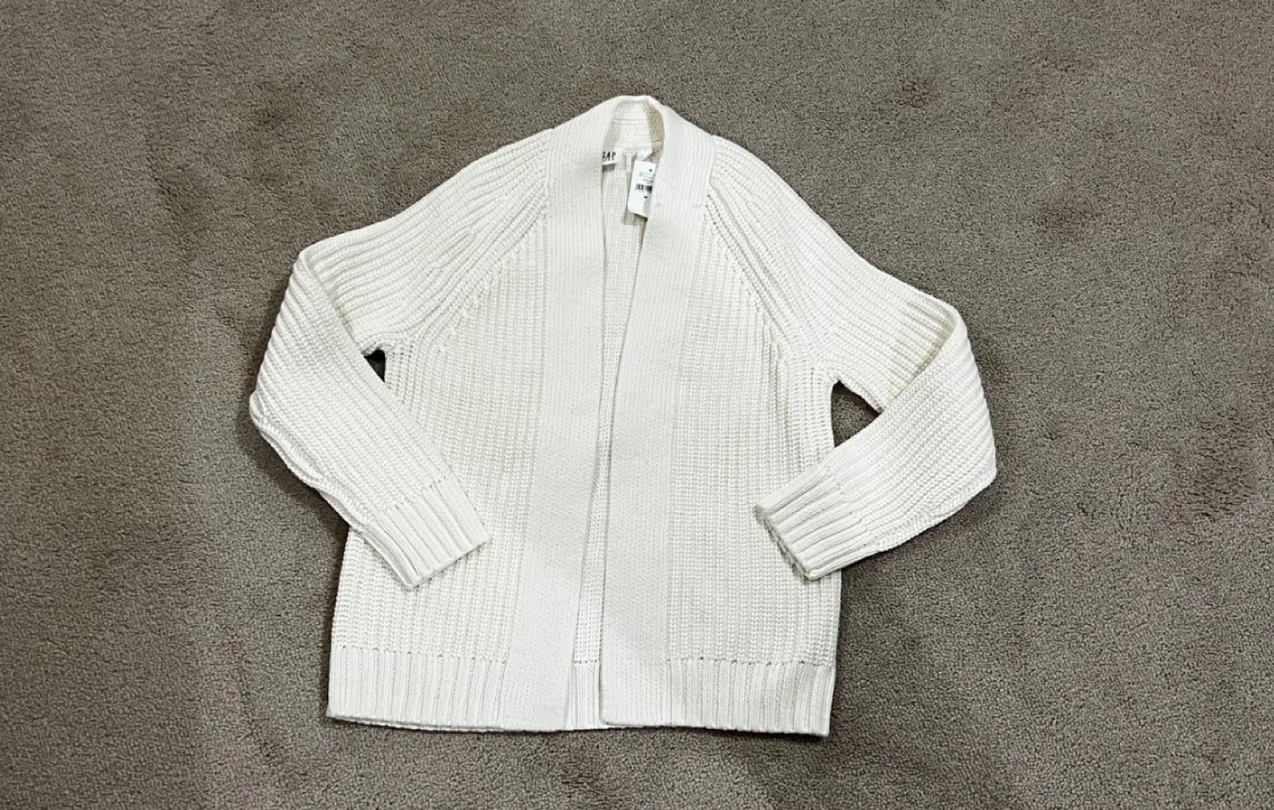 BNWT GAP girls cardigan image indicator(2)