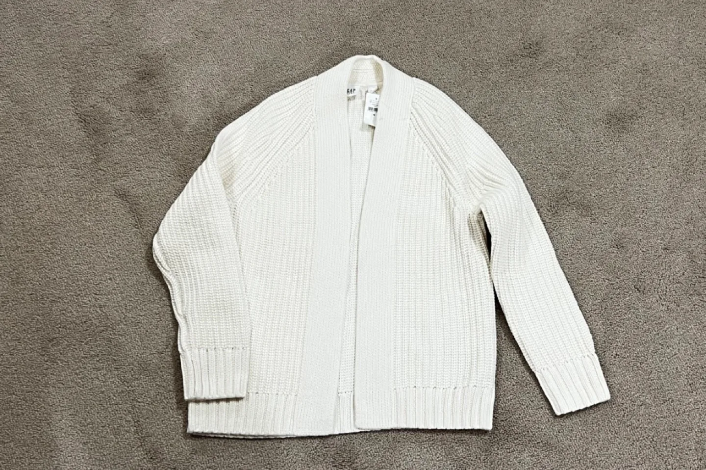 BNWT GAP girls cardigan image indicator(3)