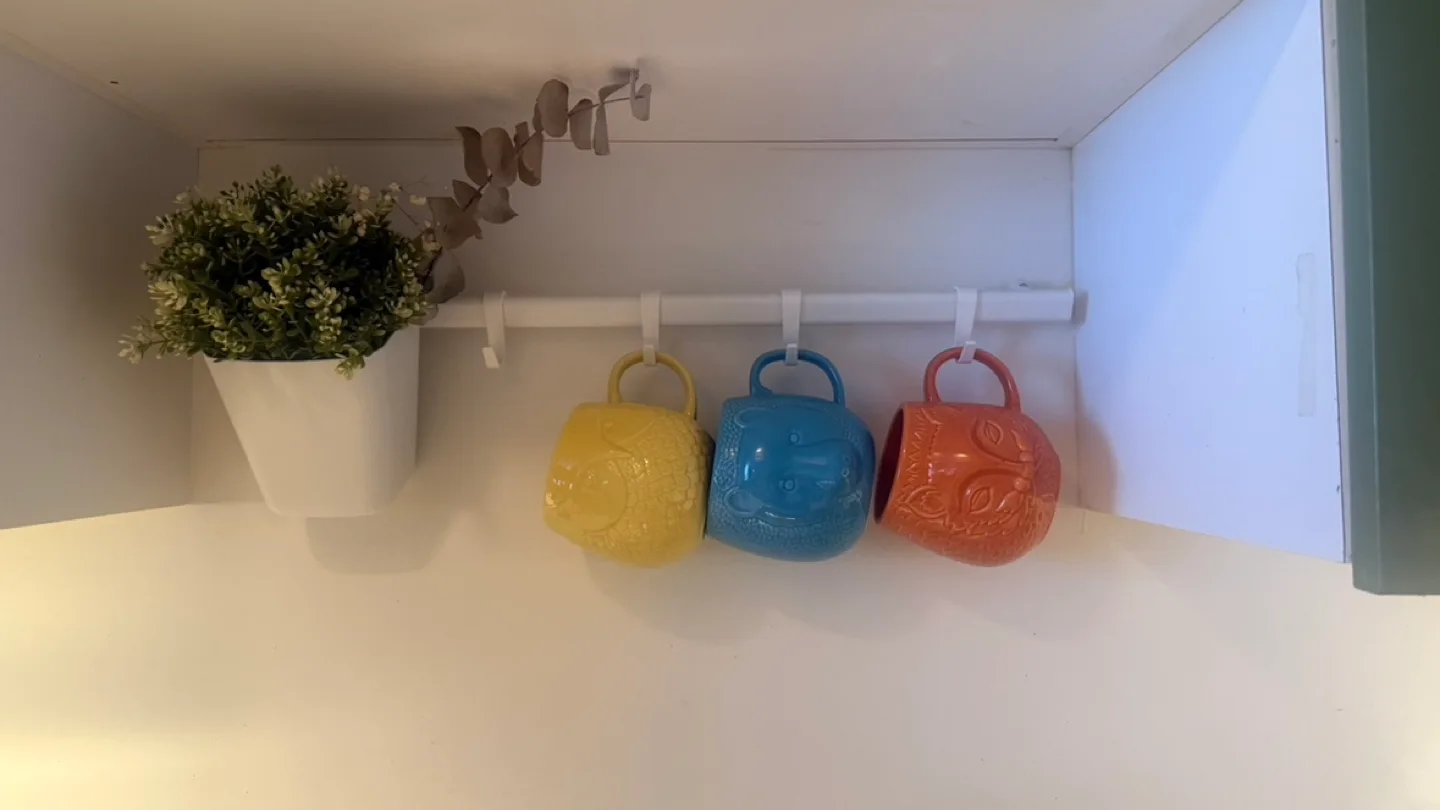 Set of three animal-themed mugs and holder thumbnail