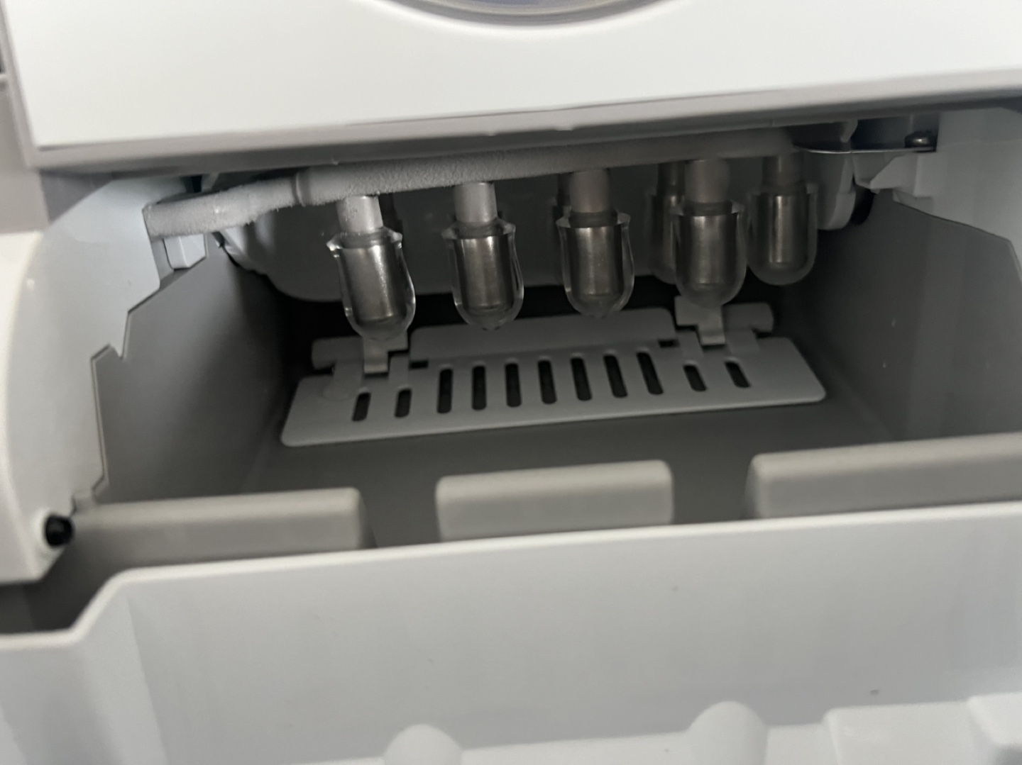 ✨ Brand New Frigidaire Ice Maker – $60 CAD! ❄️ - photo 3