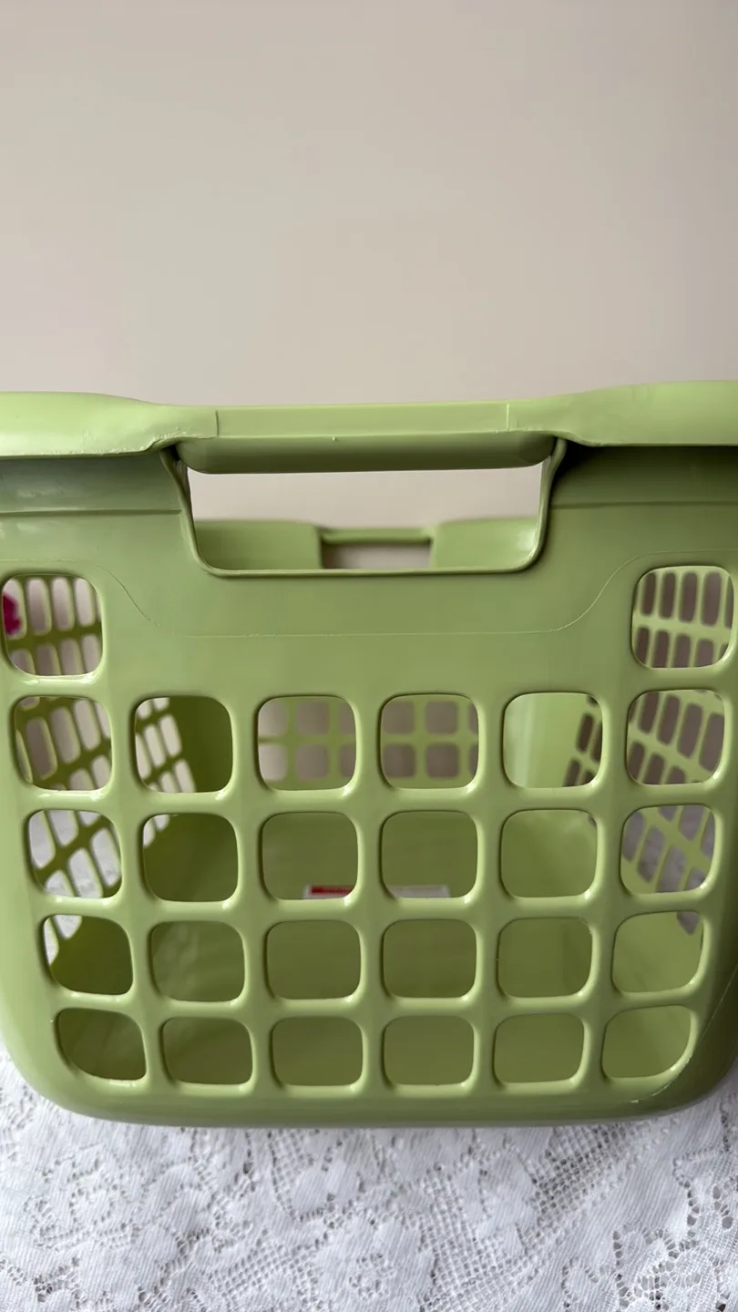 Laundry Basket (Family size) Good colour 🍈 and condition!! image indicator(3)