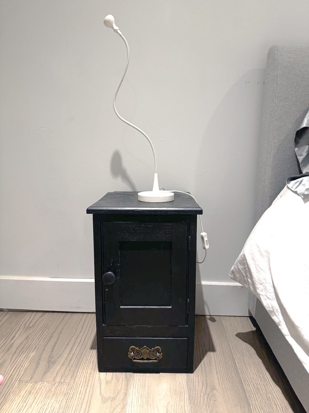 White flexible desk lamp