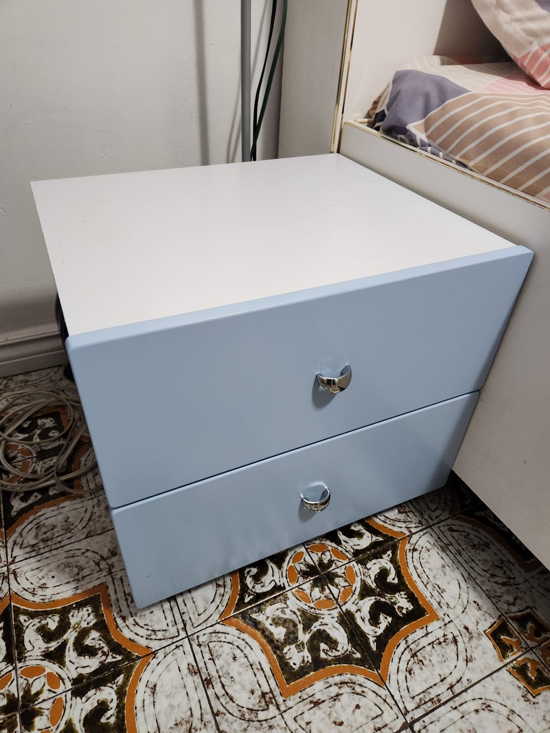 Queen Size Platform Bed Frame with Nightstand - photo 2