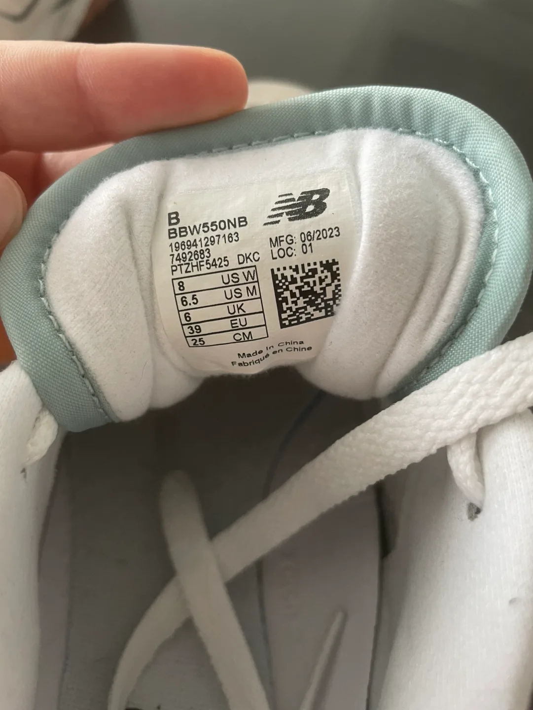 New Balance 550 Women’s Size 8 image indicator(3)