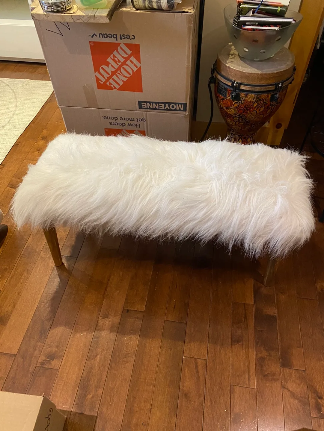 Fluffy White Fur Bench image indicator(3)