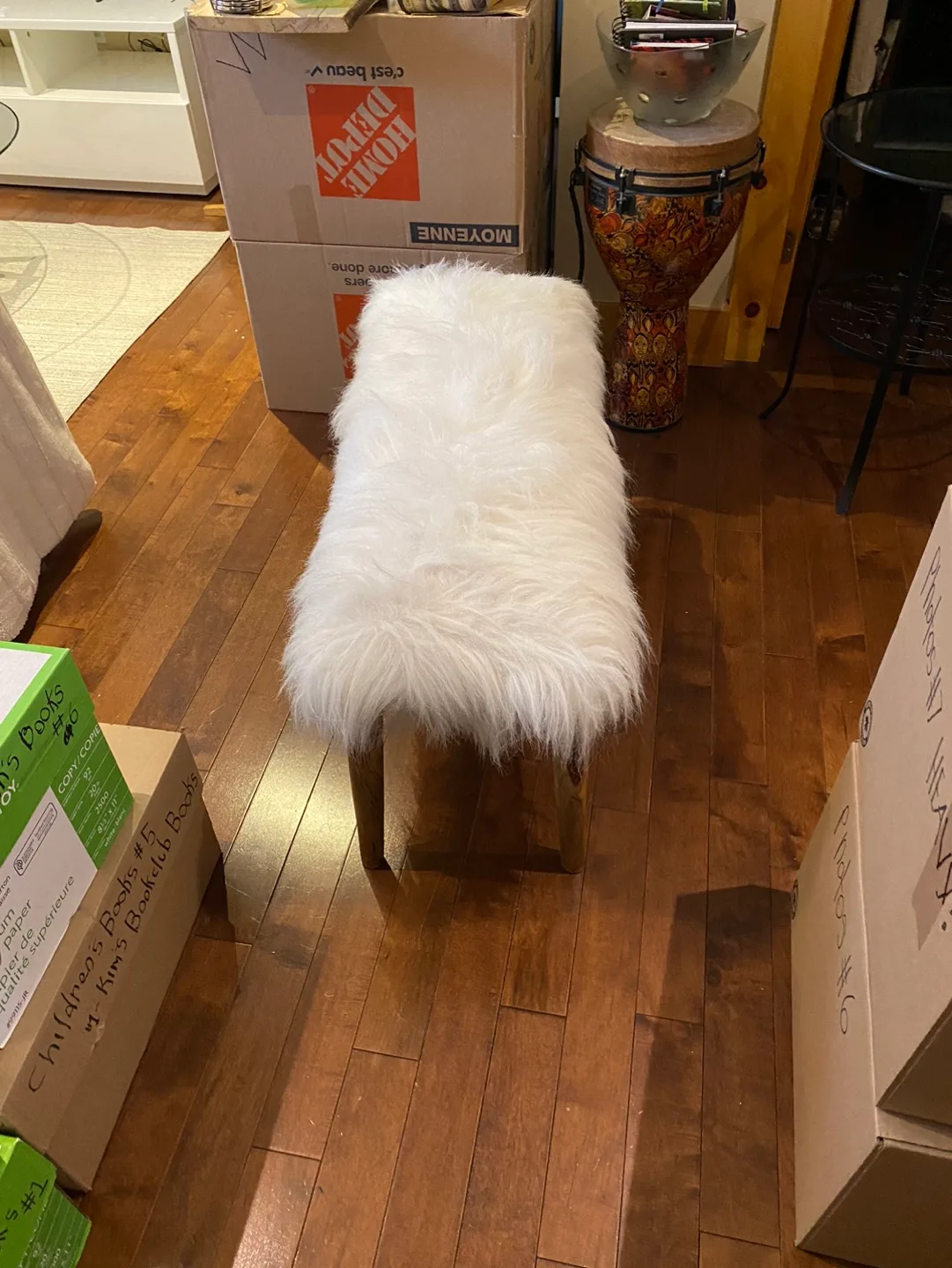 Fluffy White Fur Bench image indicator(2)