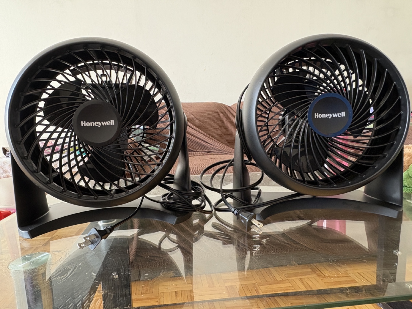 Pair of Honeywell 8-inch Personal Fans - photo 3