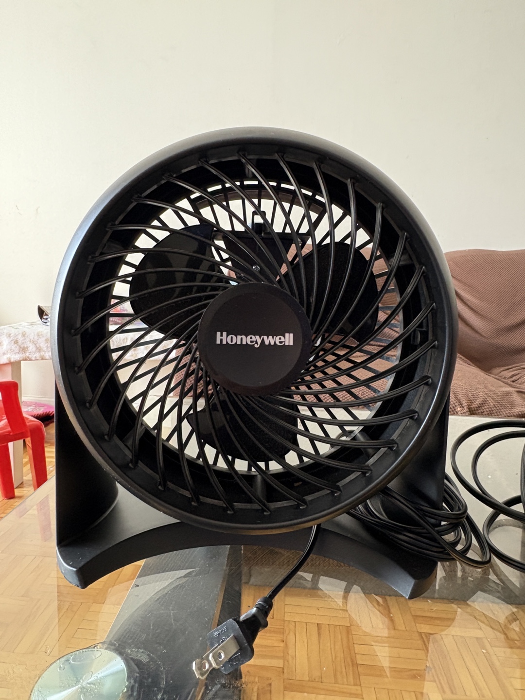 Pair of Honeywell 8-inch Personal Fans - photo 2