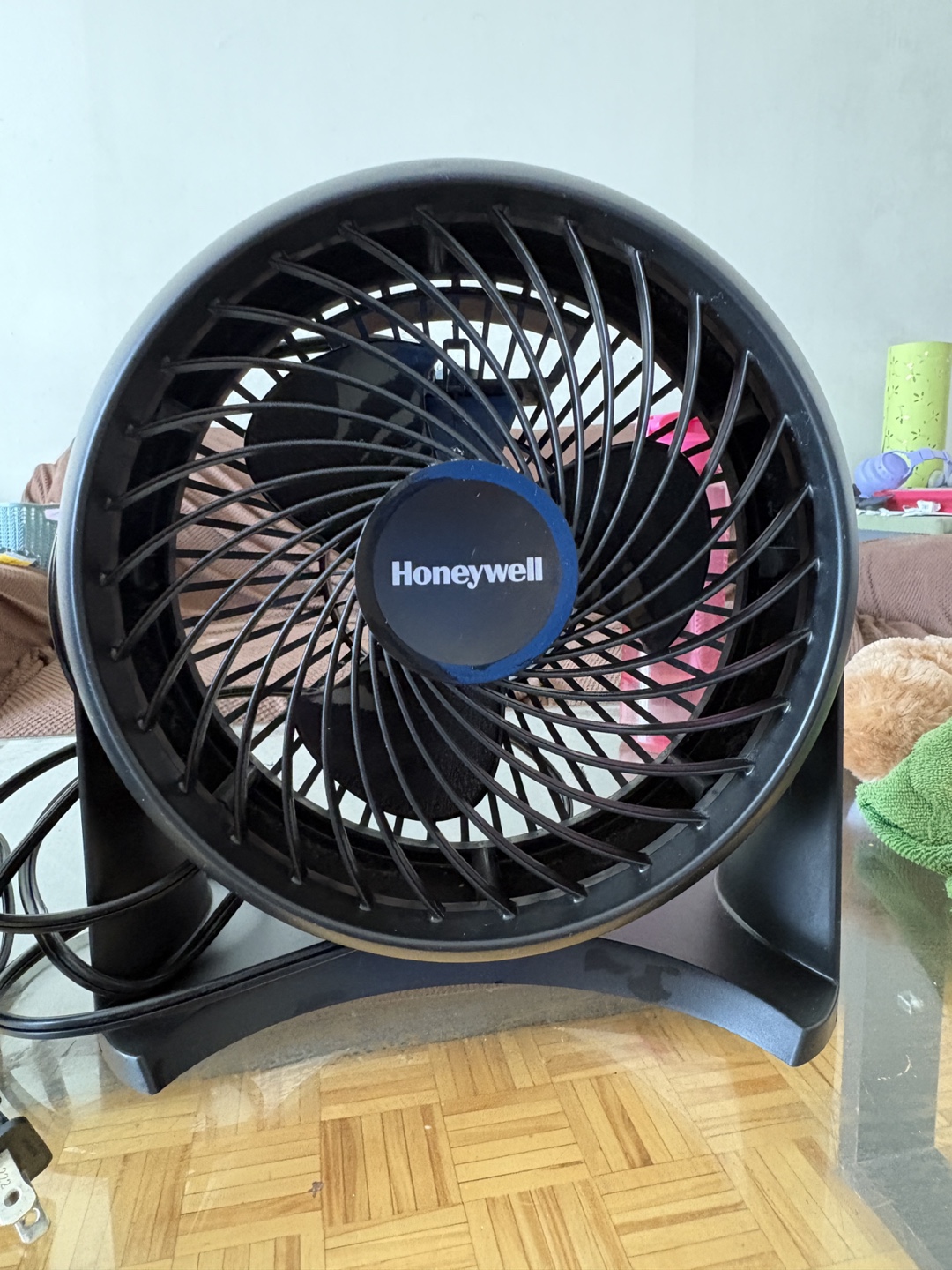 Pair of Honeywell 8-inch Personal Fans - photo 4