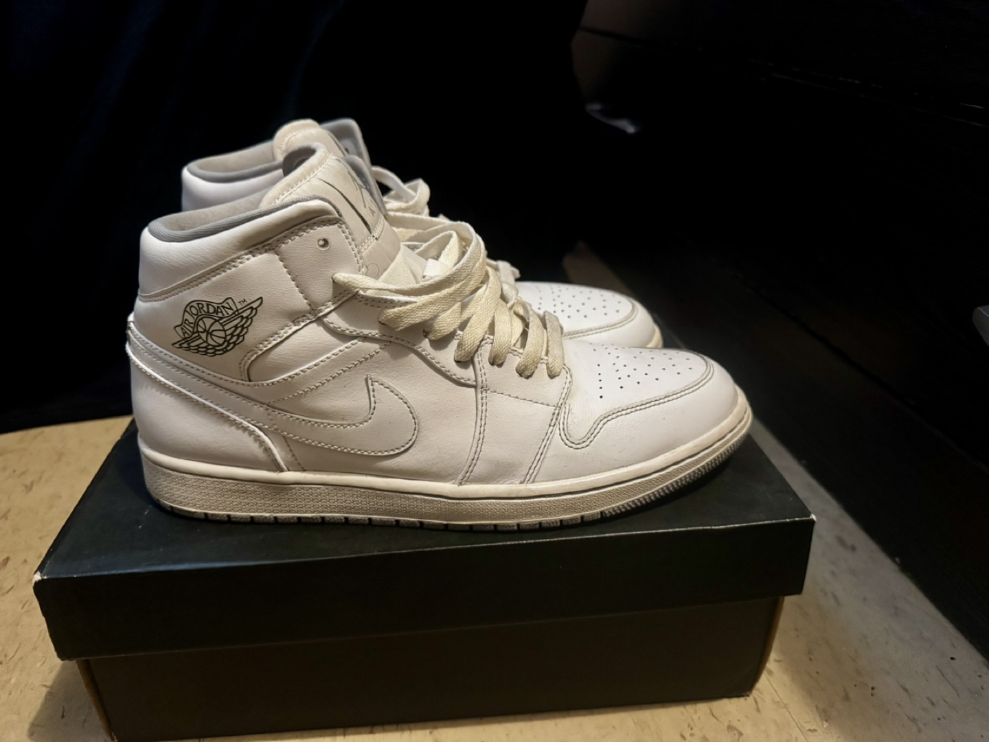 Air Jordan 1 Mid White