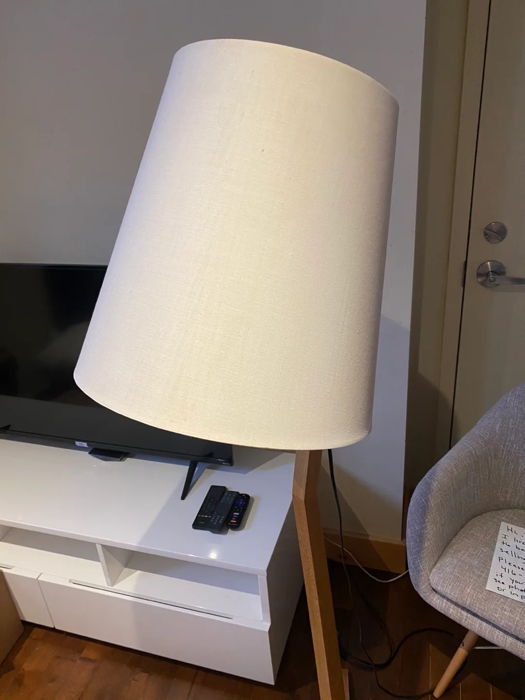 Modern Wooden Floor Lamp with White Shade image indicator(4)