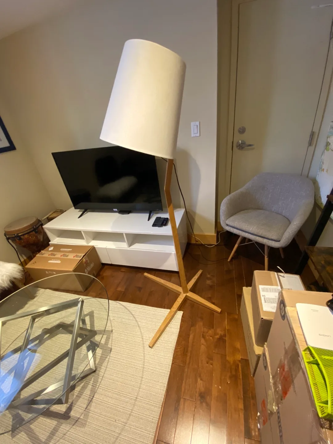 Modern Wooden Floor Lamp with White Shade image indicator(3)