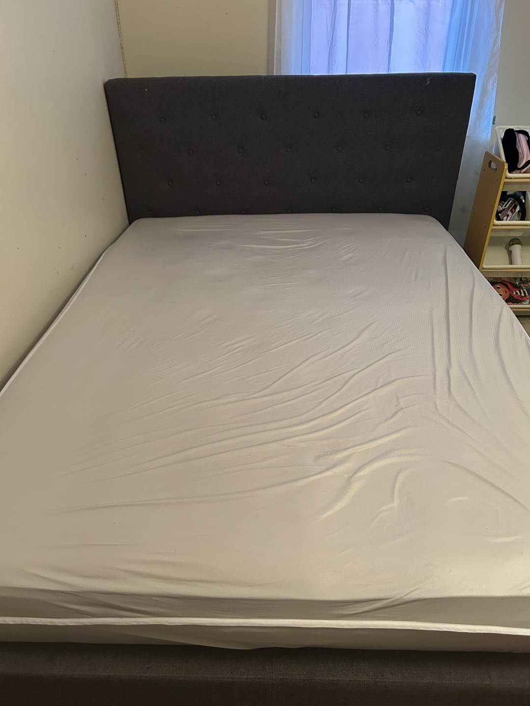 Queen-size upholstered bed frame with headboard - photo 2
