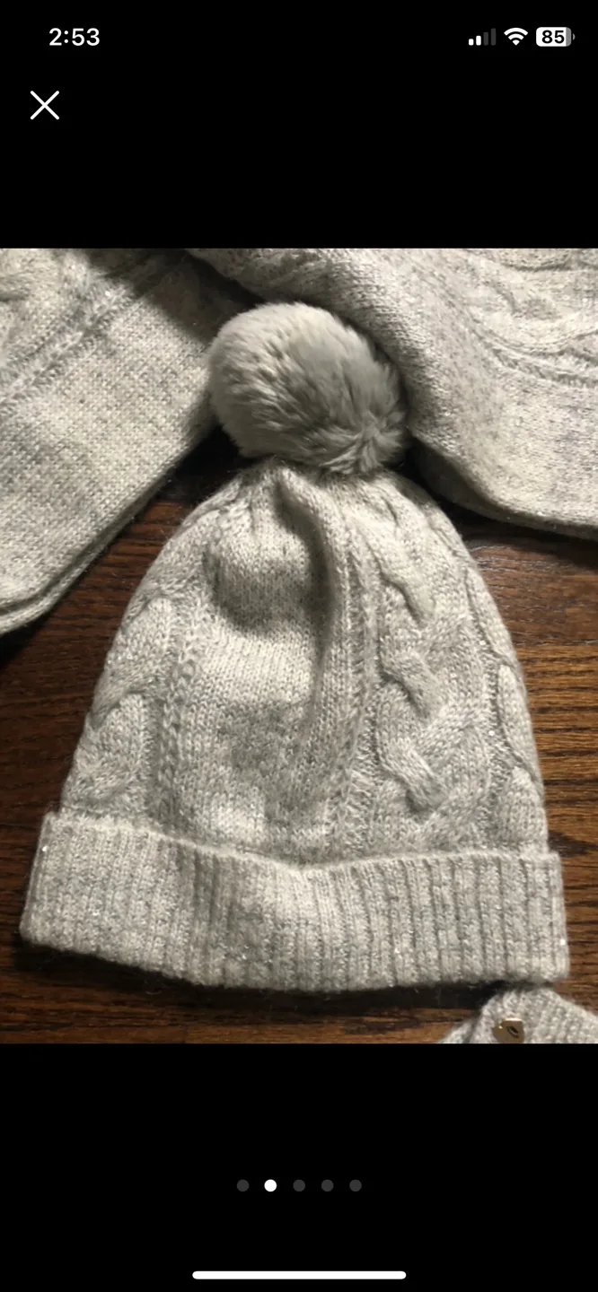 JUICY COUTURE Pom Pom Hat /Scarf/Glove Set image indicator(7)