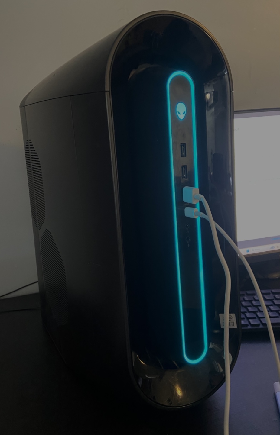 Alienware Aurora R11 Gaming Desktop PC - photo 3