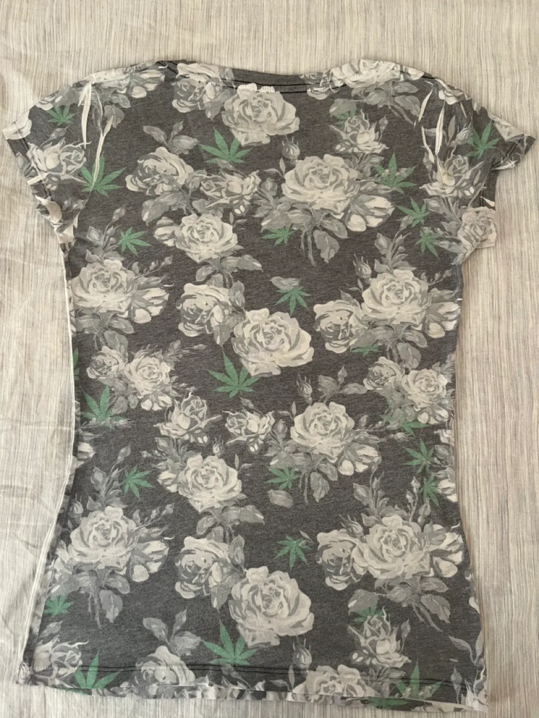 Hybrid Apparel Floral Marijuana Leaf V-Neck T-Shirt - Size Small image indicator(3)