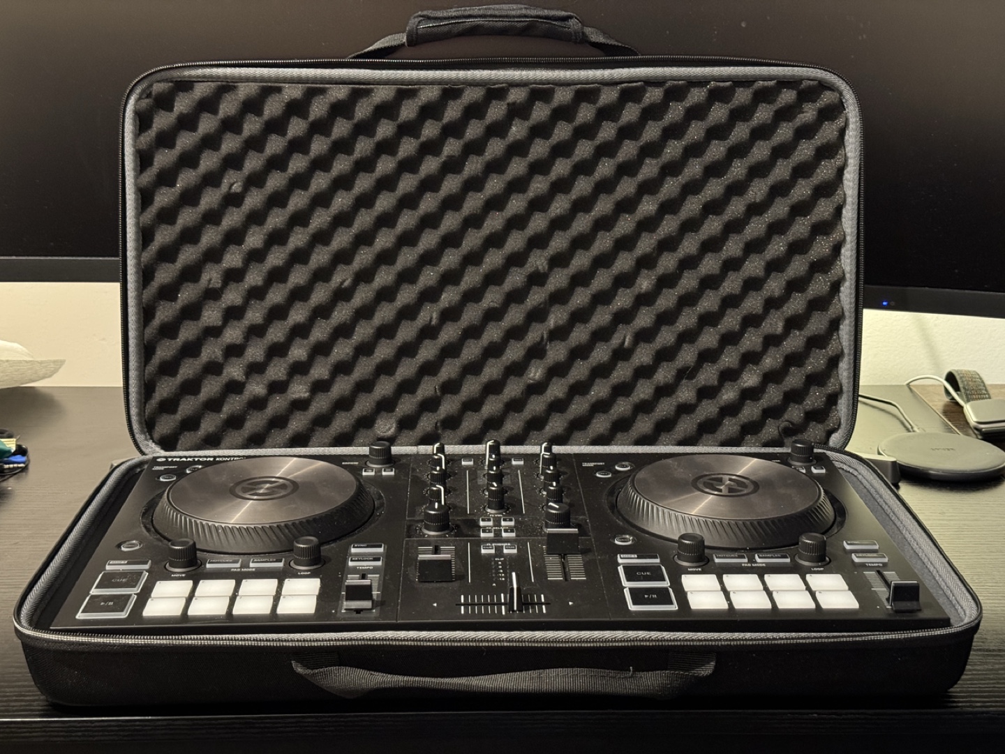 Traktor S2 Mk3 DJ Controller - photo 2