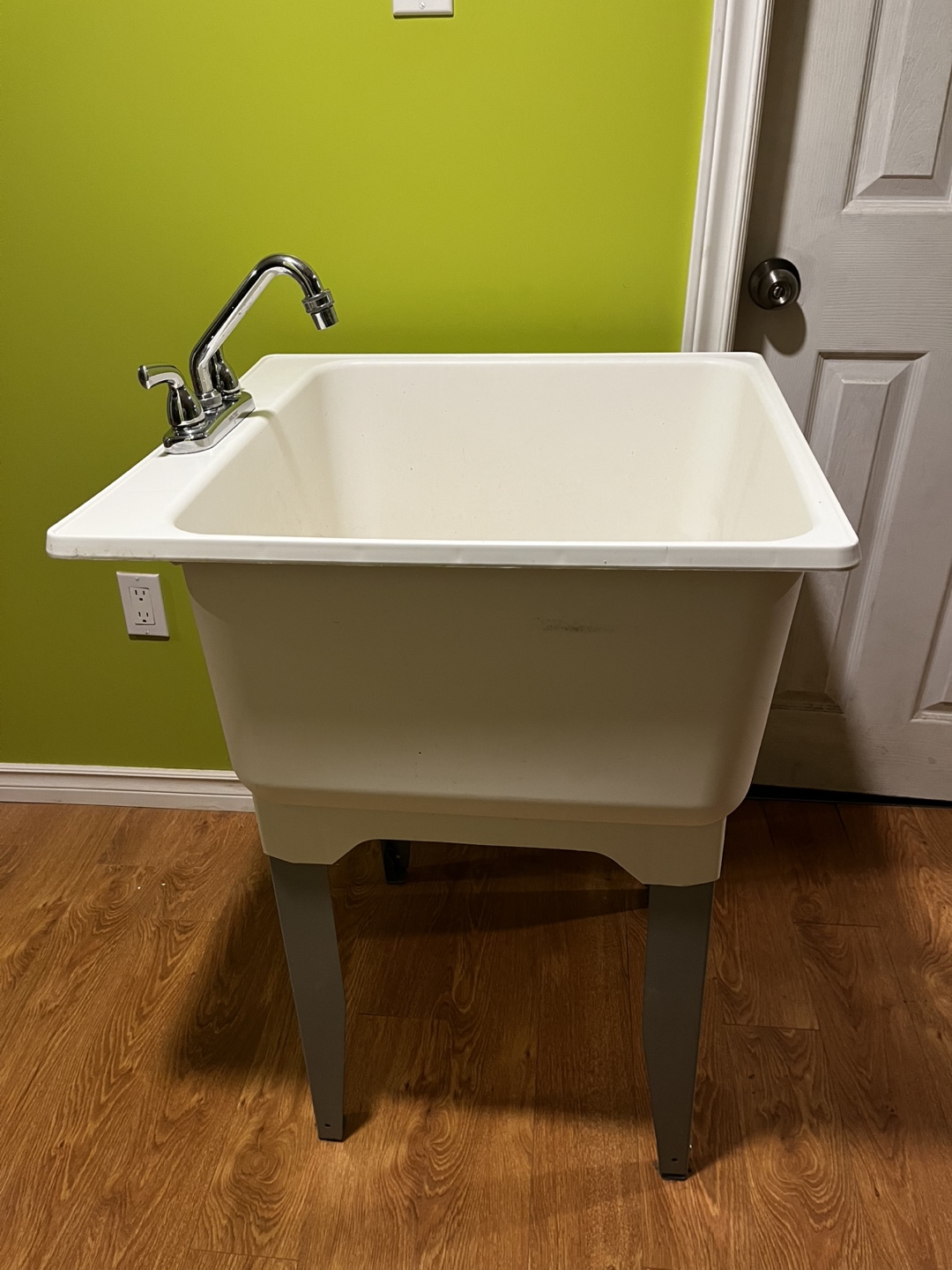 Utility Sink with Stand and Faucet - photo 4