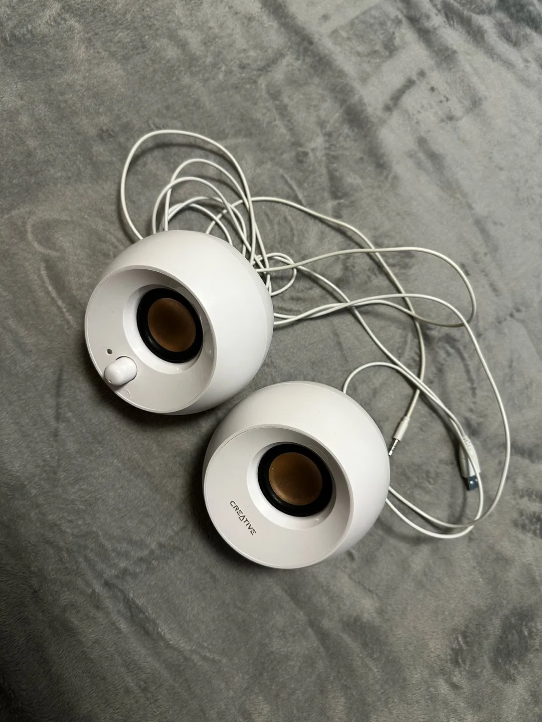 Creative Pebble 2.0 USB Desktop Speakers - White image indicator(2)