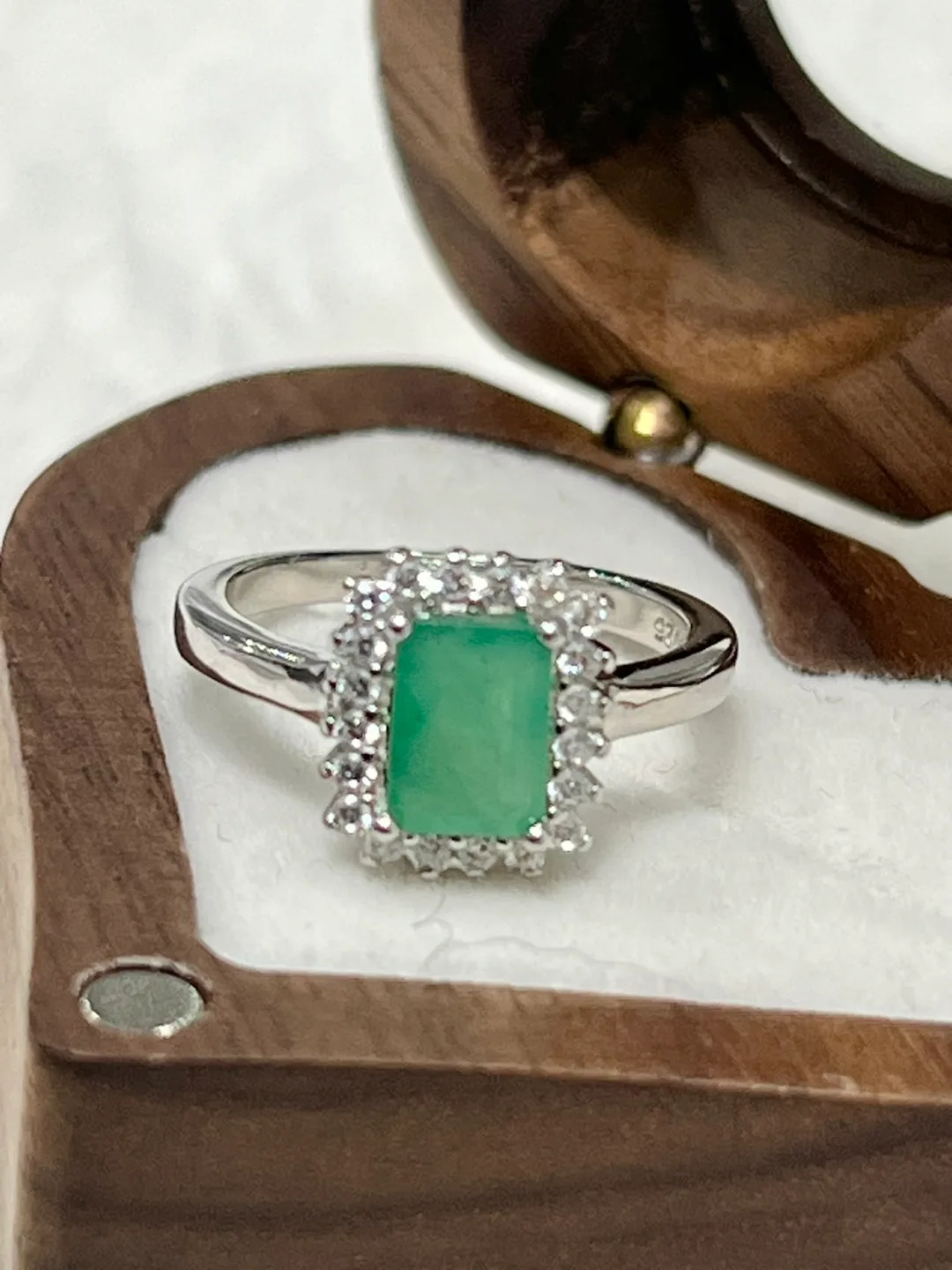 Genuine Colombian Emerald and Cubic Zirconia Ring image indicator(2)