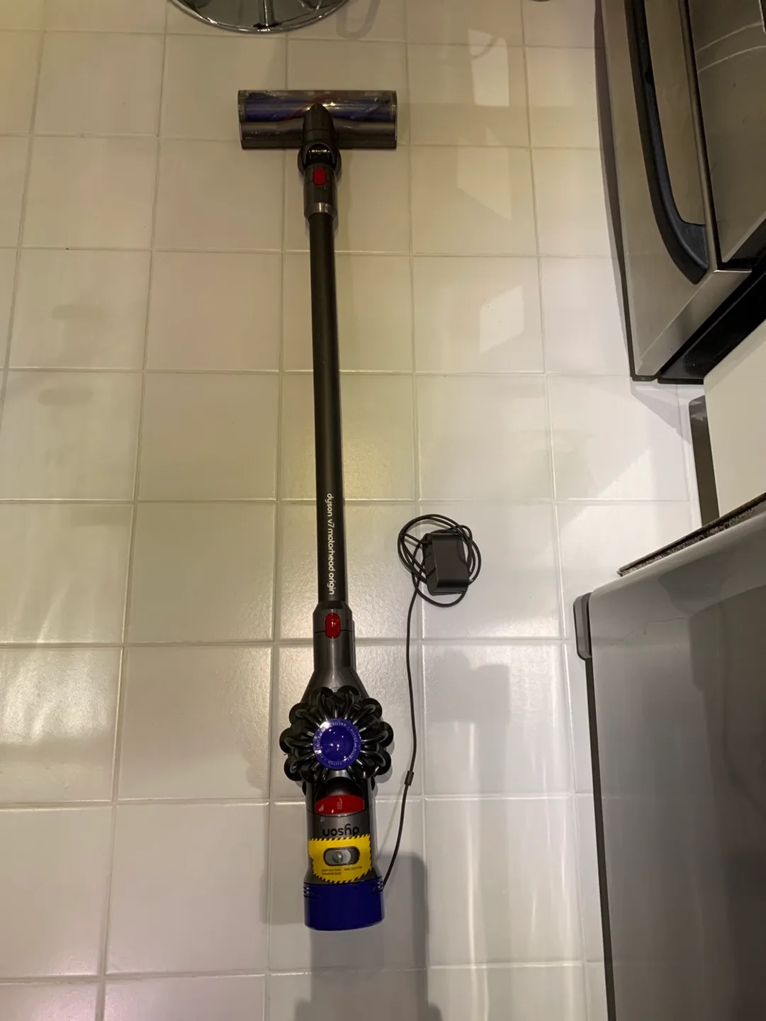 Dyson V7 Motorhead  Cordless Vacuum image indicator(4)