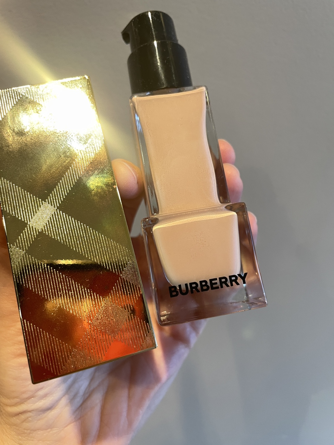 Burberry Ultimate Glow Foundation - Shade 20 Fair Cool - photo 2