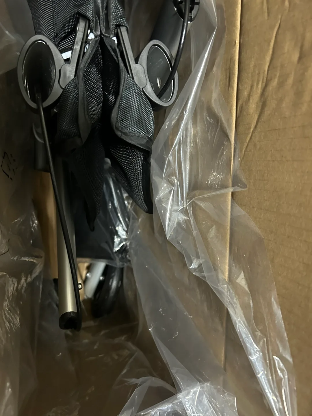 Brand New 400lb Capacity All-Terrain Tri-Wheel Rollator image indicator(3)