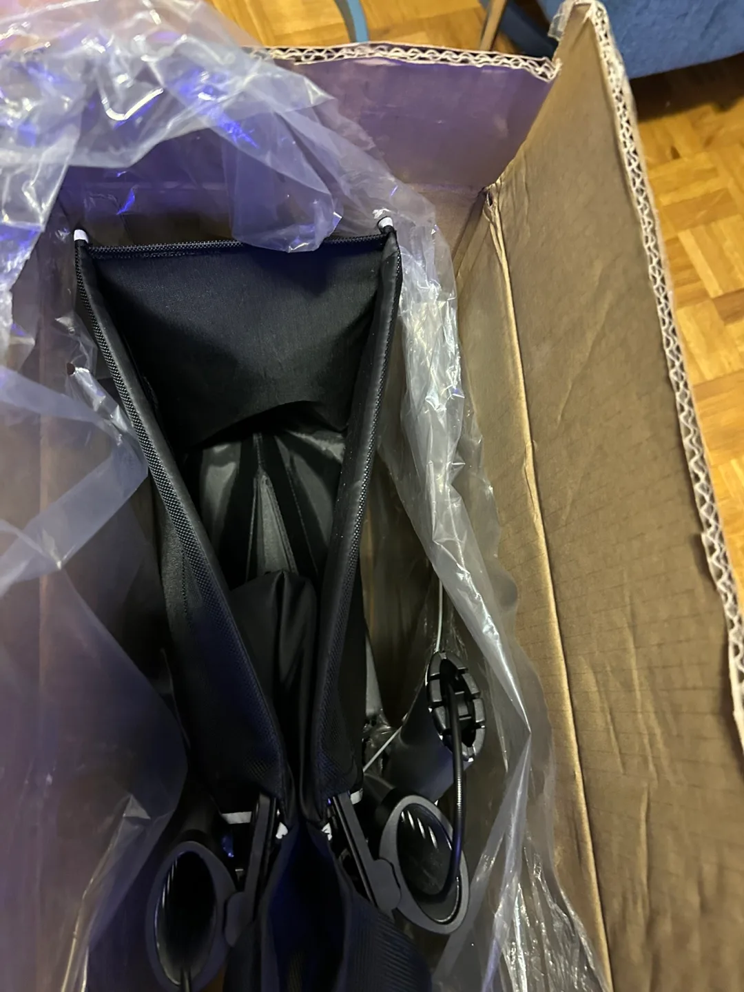 Brand New 400lb Capacity All-Terrain Tri-Wheel Rollator image indicator(4)