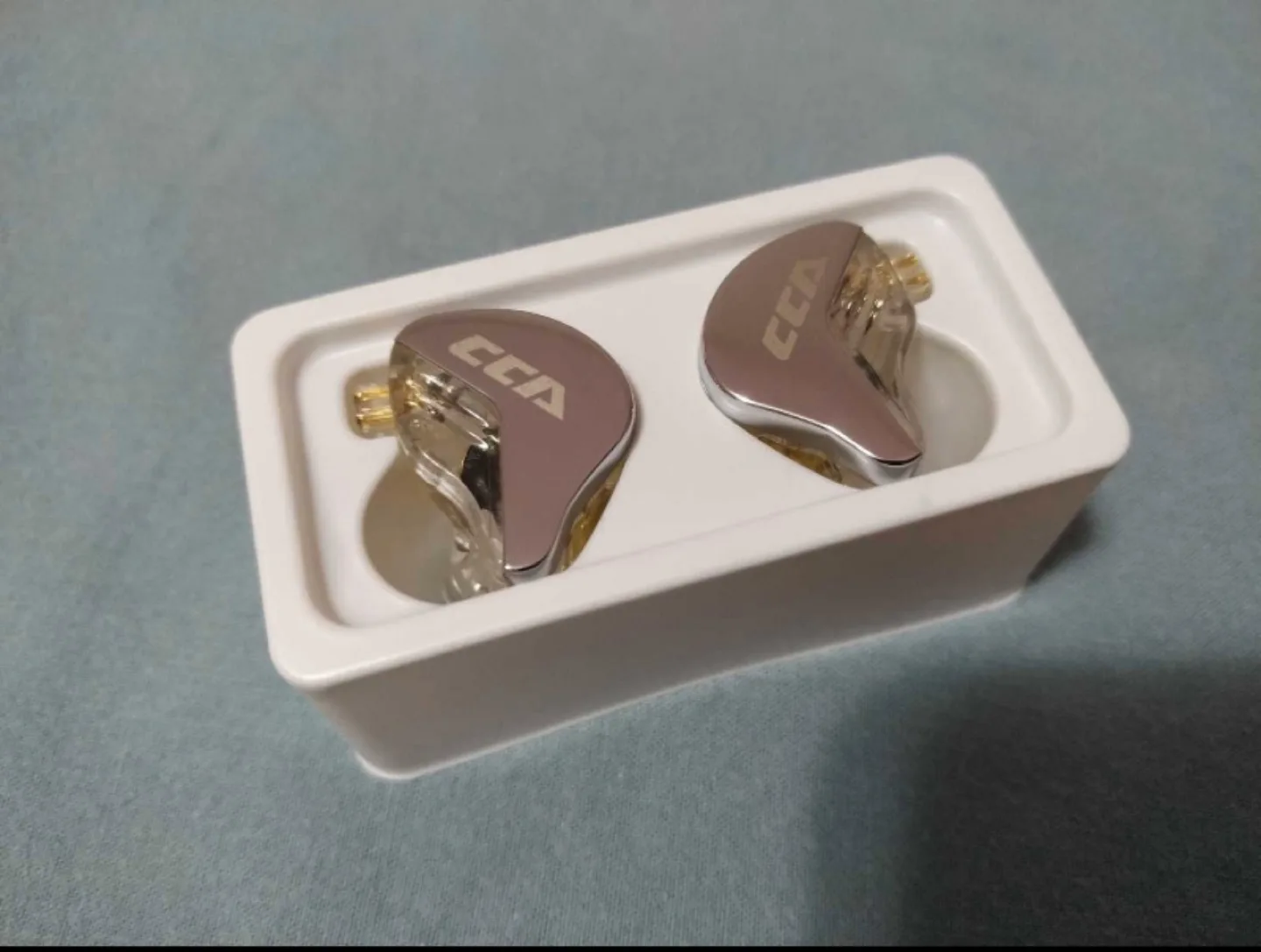 CCA CRA White In-ear Earphone IEM image indicator(5)