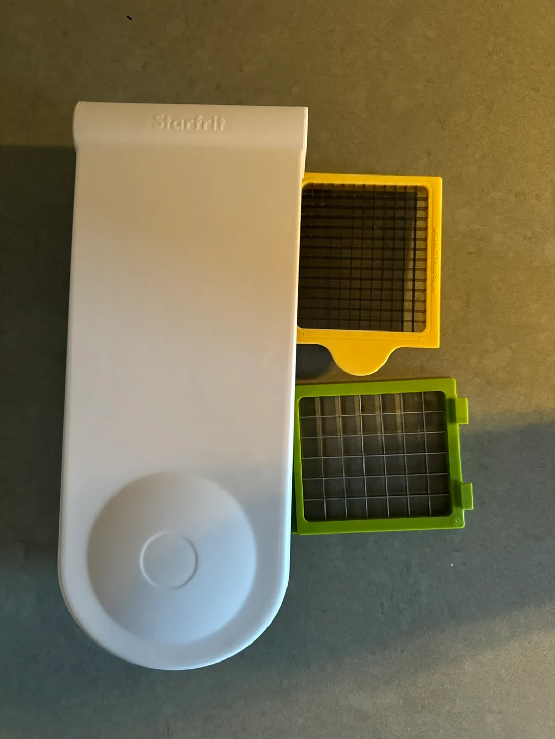 Vegetable Chopper with Interchangeable Blades image indicator(2)