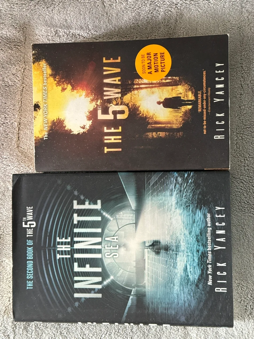 The 5th Wave & The Infinite Sea by Rick Yancey image indicator(2)