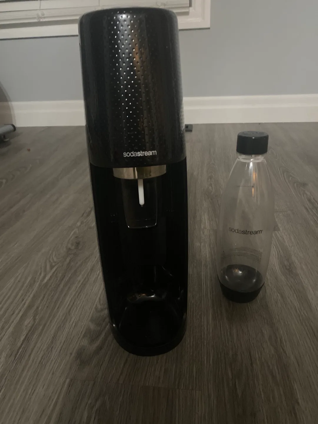 SodaStream Fizzi Sparkling Water Maker image indicator(2)