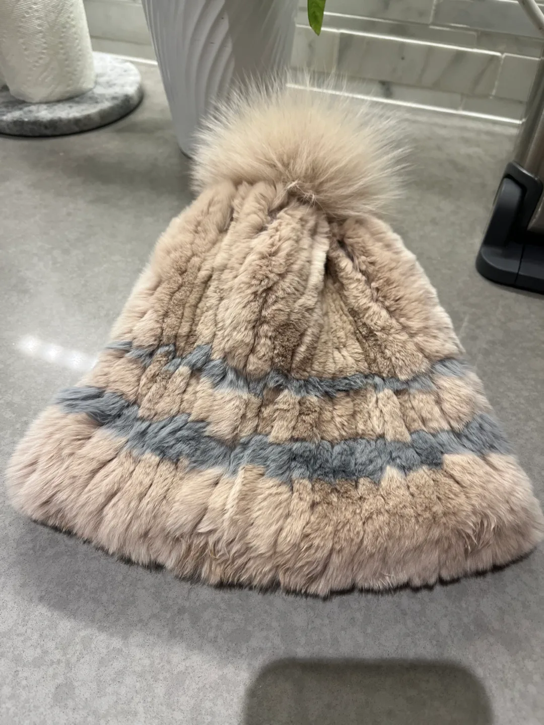 Sandova Rabbit Fur Pom Hat 🧢 image indicator(3)