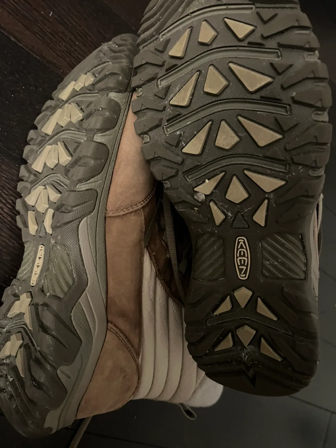 KEEN Women's Winter Boots Size 9.5 image indicator(2)