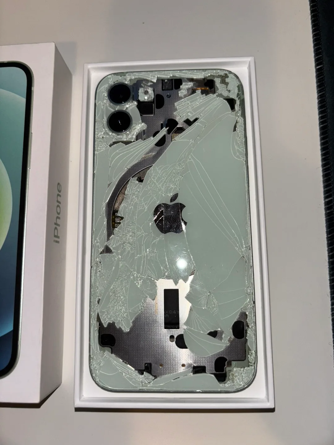 iPhone 12 (Green) 64gb (need gone asap) image indicator(4)