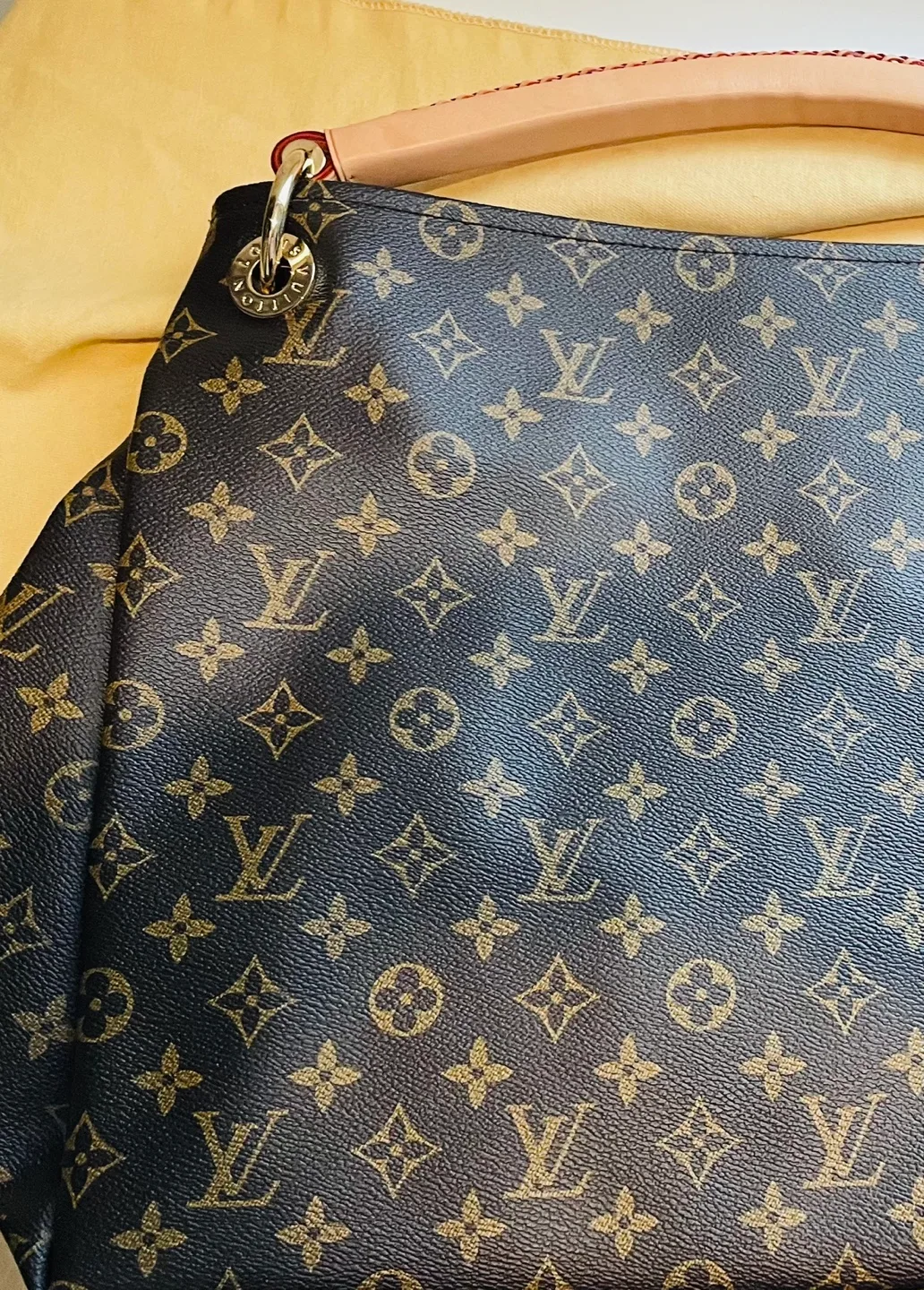 Louis Vuitton Monogram Empreinte Pochette Métis image indicator(4)