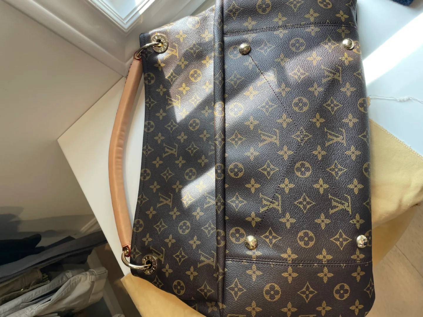 Louis Vuitton Monogram Empreinte Pochette Métis image indicator(9)