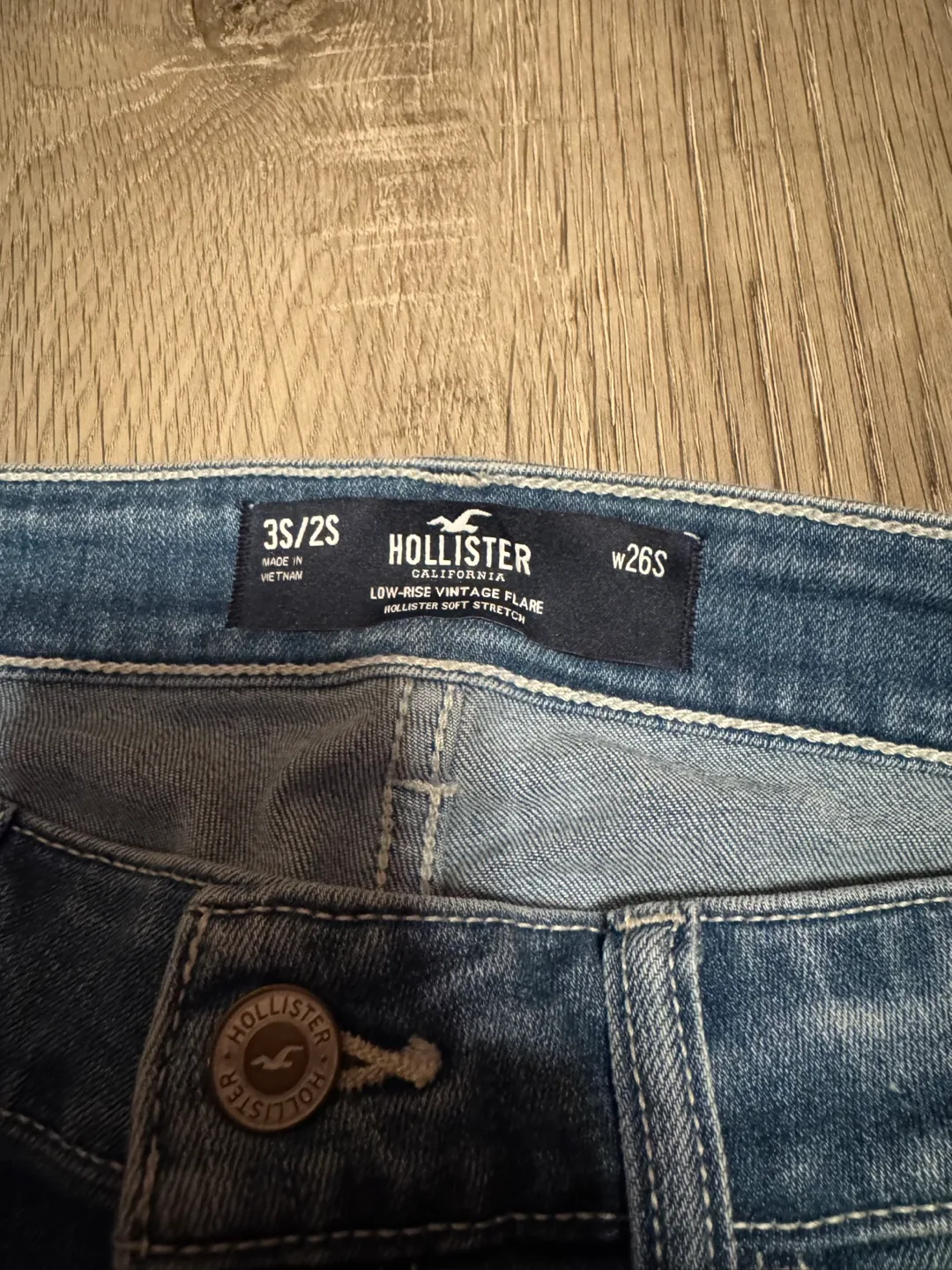 Hollister Low-Rise Vintage Flare Jeans - Size 26 image indicator(3)