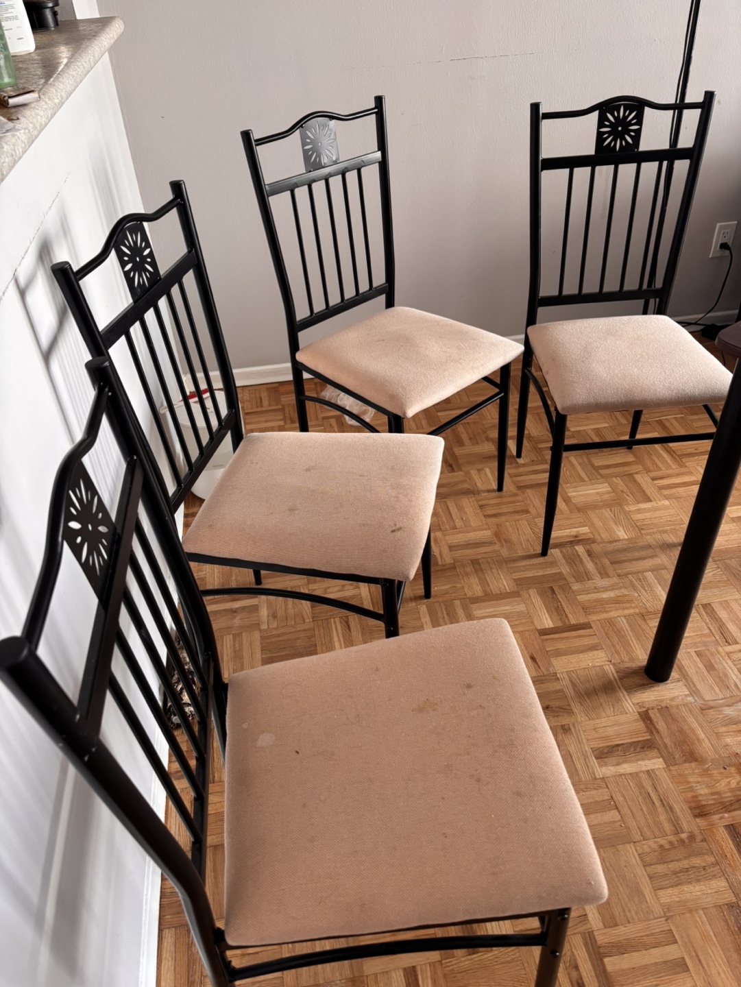 5-Piece Dining Set - Table and Four Chairs - photo 4