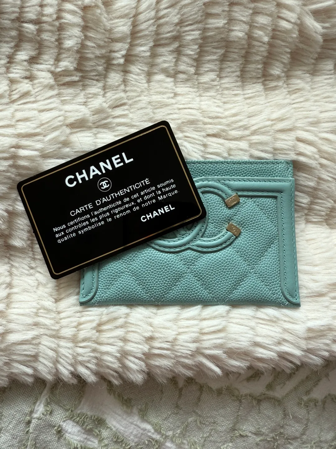 Chanel card holder image indicator(2)