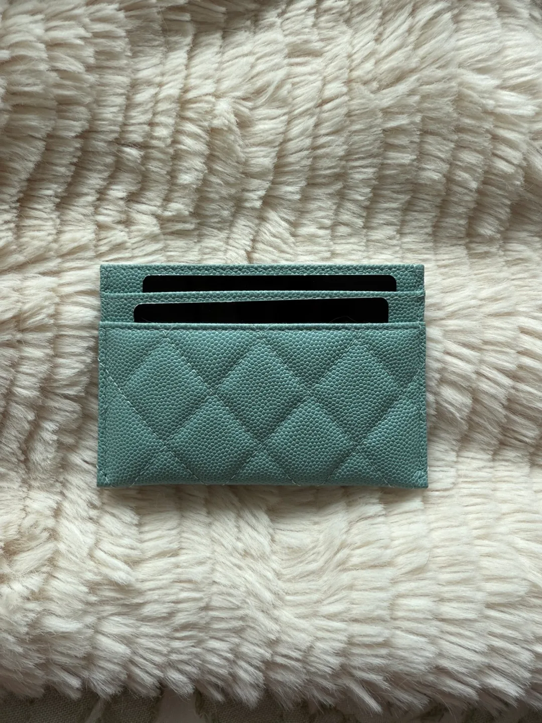 Chanel card holder image indicator(3)