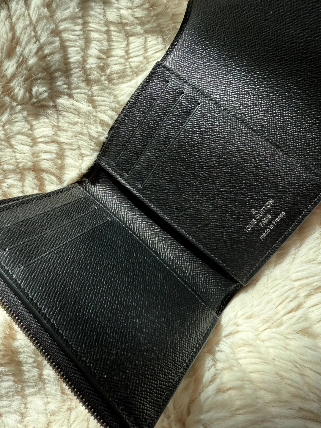 Louis Vuitton Twist Compact Wallet image indicator(6)