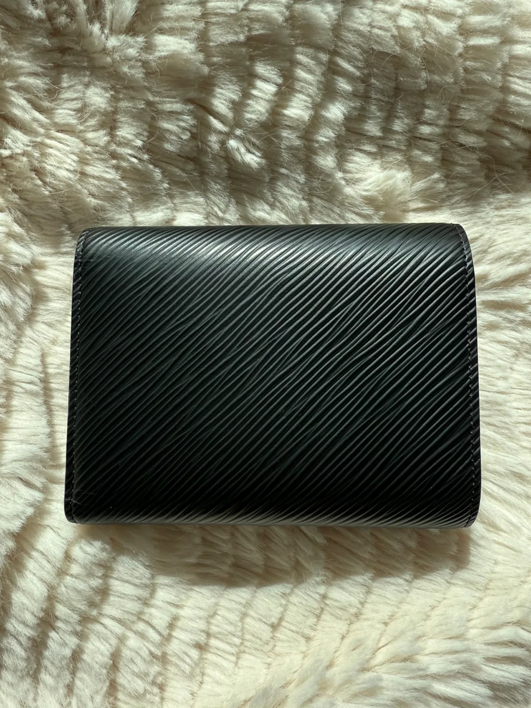Louis Vuitton Twist Compact Wallet image indicator(3)