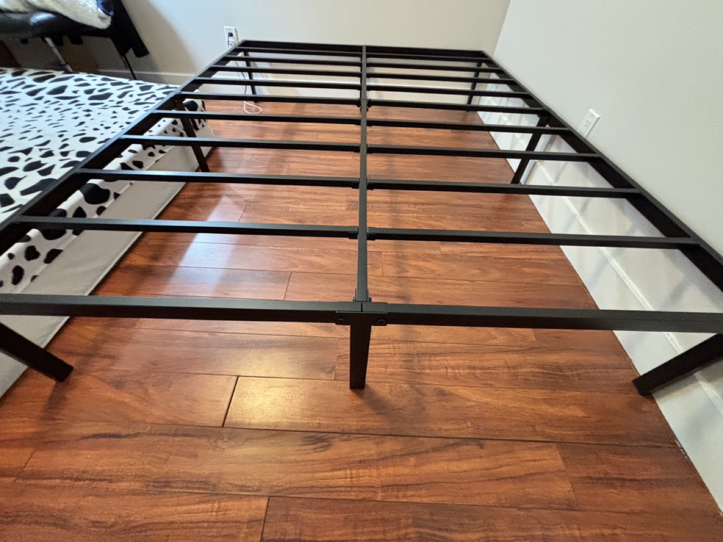 Queen Size Metal Bed Frame - photo 2