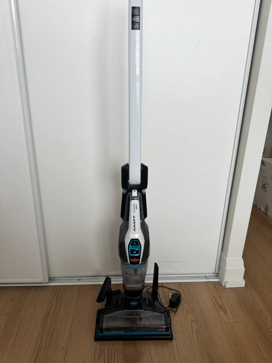 Bissell Lithium Ion Cordless Vacuum image indicator(2)