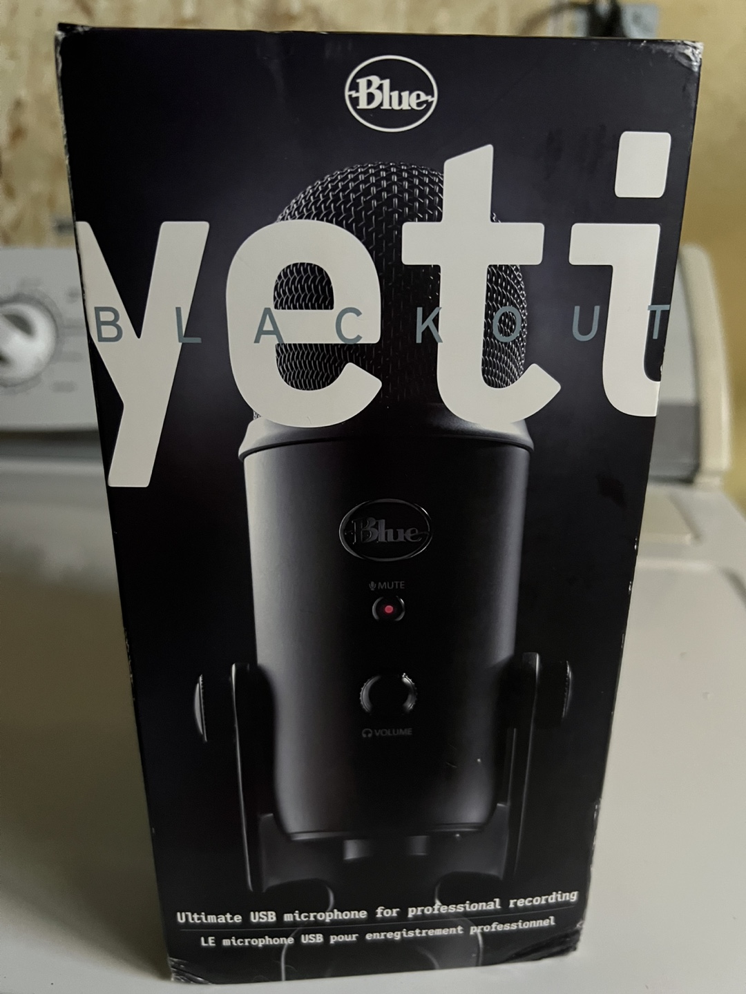 Brand New Blue Yeti Blackout USB Microphone – Sealed in Box! 🎤✨